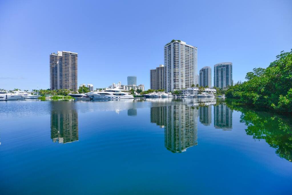 Deluxe Yacht Club Near The Appartamento Miami